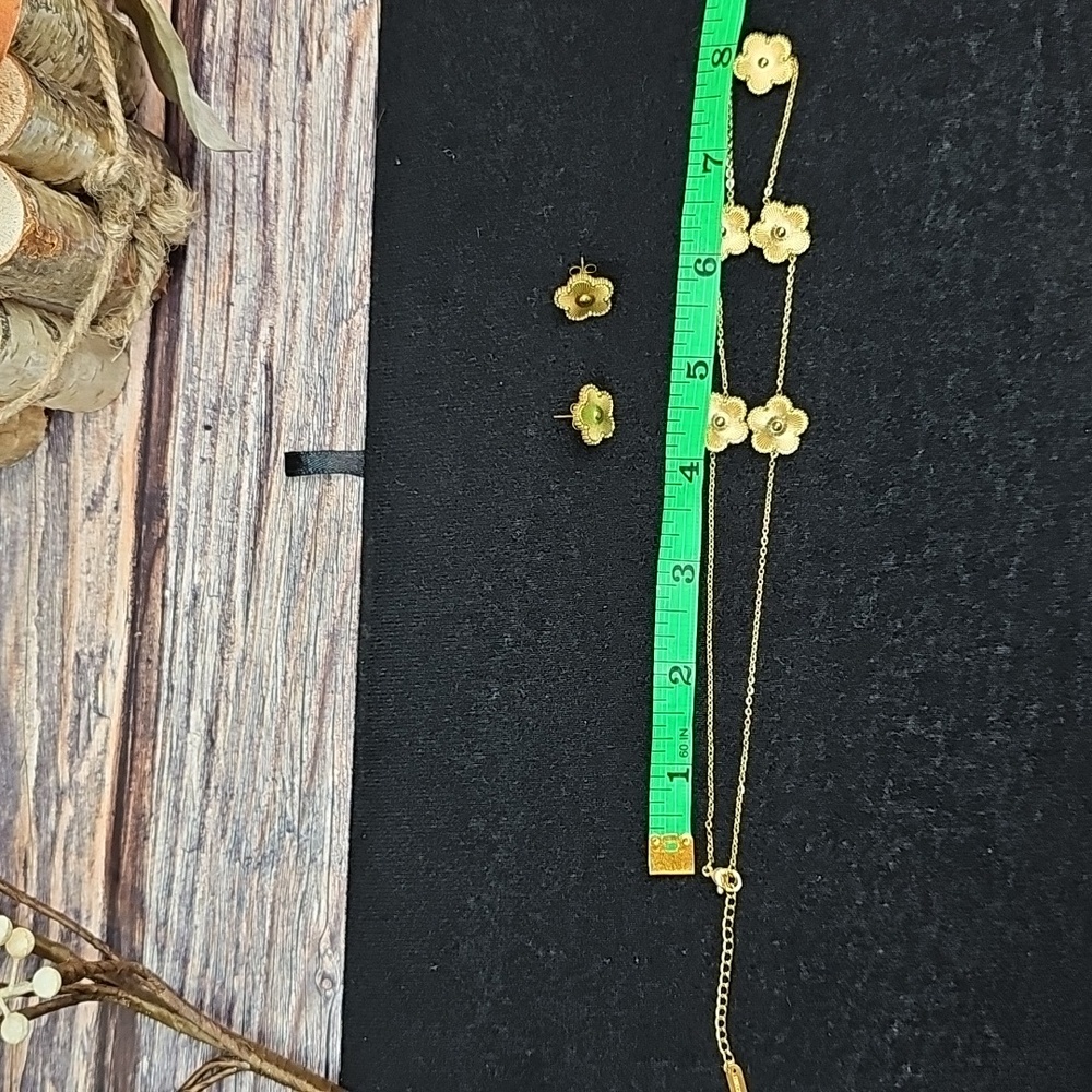 NEW 18KGP 16" CLOVER MOTIF NECKLACE WITH MATCHING CLOVER MOTIF STUD EARRINGS - Picture 11 of 12